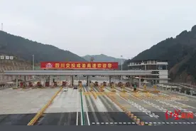 成渝高速“瘦身”！今起到龙泉看桃花，高速敞跑不收费图片