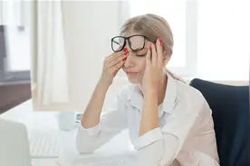 眼睛里有颗粒磨的感觉，是怎么回事？视频封面
