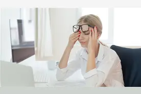 眼睛里有颗粒磨的感觉，是怎么回事？视频封面