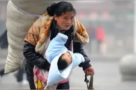 11年前那位感动中国的“春运母亲”，找到了图片