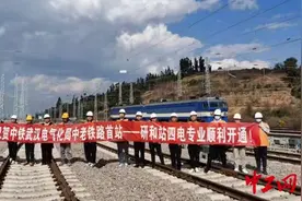 玉磨铁路玉溪地区站后四电工程开通图片
