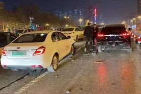 “曹操出行”网约车追尾致3车受损 迟迟不赔付还让车主垫钱修车图片