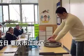 30秒丨学好数理化 劈砖也不怕 中学物理老师硬核劈砖迎新年视频封面