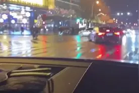110秒｜男子“哄孩子”式教老婆开车 网友：如果驾校教练这么温柔就好了图片