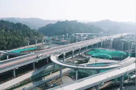 拍客丨畅跑成渝高速，五环内入城段免费通行啦视频封面