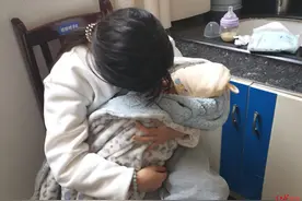 心痛！四川乐山一刚出生40天的女婴草坪上晒太阳，被男童踩伤头部图片