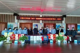 中建二局一公司“双节”慰问项目留守职工、农民工图片