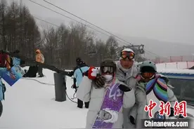 滑雪冠军张馨月：结缘冰雪十余载 因伤梦碎 盼执裁冬奥图片