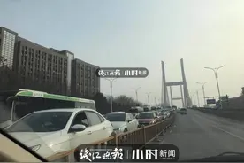 杭州暂停“错峰限行”措施后，早晚高峰变堵了？此刻晚高峰，你被堵在路上了吗？图片