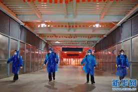 春运故事：高铁站的女防疫员图片