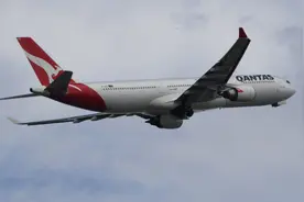 澳航A330客机发生降压事故图片