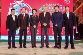 新春看台④｜濮存昕云导赏 于魁智、李胜素领衔 京剧大戏《龙凤呈祥》陪你“云”过年图片