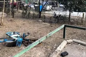 小区内6岁男童离世，现场窨井盖打开目击者称听到巨响视频封面