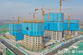 奋战近7个月，先行区崔寨组团首迎安置房主体封顶图片