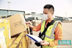 白云机场停机坪上的“火眼金睛”十年没和家人吃过团年饭图片