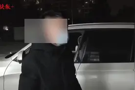 男子抱着狗冲进消防站：“它舌头卡在链圈了”图片
