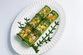 年夜菜｜翠竹报春·鲜虾玉米黄瓜沙拉图片