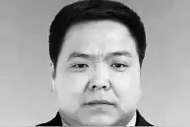 陕西渭南一交警执勤中被越野车撞倒，后经全力抢救无效不幸殉职图片