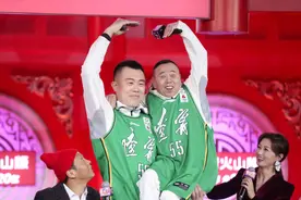 辽篮将士助阵辽视春晚图片