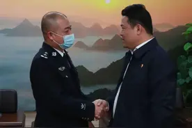 情暖新春 | 中石化广西百色石油分公司领导到市公安局开展春节慰问活动图片