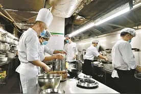 年三十我在后厨掌勺图片