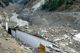 喜马拉雅山冰川崩塌 致印度北部大量人员伤亡图片