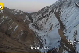 新疆盘龙古道30公里有600个S弯，如巨龙横卧4000米高原图片
