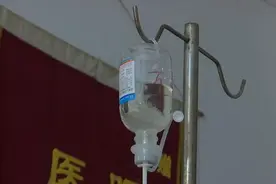 全身发乌，嘴巴发紫！贵阳阿姨在诊所输液后，被送进医院急救……图片