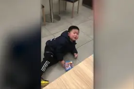 妈妈说世上没有奥特曼，儿子“被气倒”视频封面