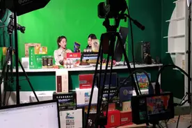 【新春走基层】和静县举办首届“带货助农”电商直播年货节 & 和静：“特色”礼包走俏节日市场图片