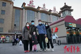 “反向”回家路 别样团圆年图片