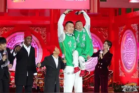 辽宁男篮将再次助阵卫视春晚，韩德君潘长江成最萌身高差“父子组合”图片