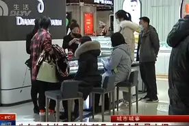 牛年黄金饰品销售火热 新品“黑金”最火爆图片
