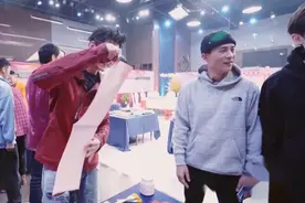 追光吧哥哥：集体书法秀，肖顺尧毛笔字获好评，刘维夸他是天才视频封面