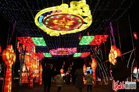 河北承德：节能花灯迎新春图片