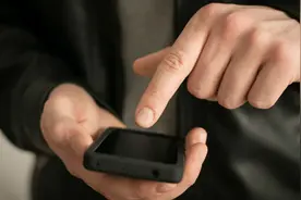 起底“短信炸弹”：数百条短信“轰炸”手机，0.15元就可持续十分钟，受害者维权难图片