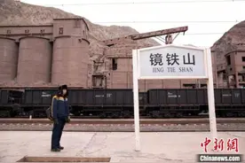 镜铁山里坚守31年的铁路人：对每个设备的“脾气”了如指掌图片