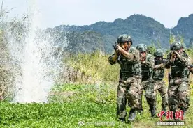 近20万名武警官兵除夕坚守战位保平安 致敬图片