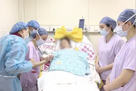 0点0分 首个新年金牛宝宝在长乐路一妇婴诞生图片