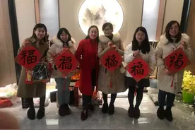 昨天，我们和校长一起吃年夜饭图片