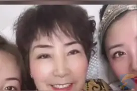 女儿瞒着爸爸突然回家 爸爸开门后的反应让人泪目视频封面