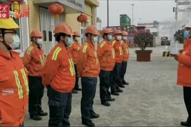 半岛V视｜牛劲十足！山东港口青岛港春节无休，这个公司2000多名职工在岗视频封面