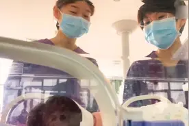 坚守者丨新生儿监护病房里的年三十视频封面
