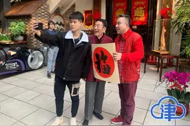 山东小伙痴迷“杨光的快乐生活”天津过年梦圆牛年图片