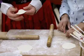 “留守老外”体验中国传统文化，共度新春佳节视频封面
