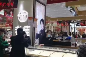 新春走基层丨选金饰、逛吃遛娃两不误……江苏商超人气旺销售火图片