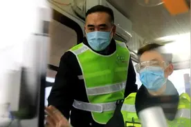 坚守者丨从收费员到稽核员，他在岗确保高速收费准确无误视频封面