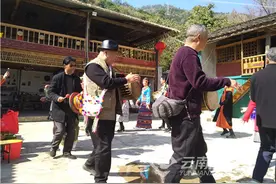 「新春走基层」敲起鼓跳起舞！德昂山寨年味浓图片