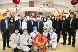 山东大学齐鲁医院大年初一慰问奋战在一线的医务员工图片