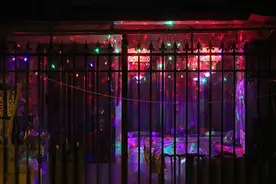 张灯结彩，阳台上的年味儿图片